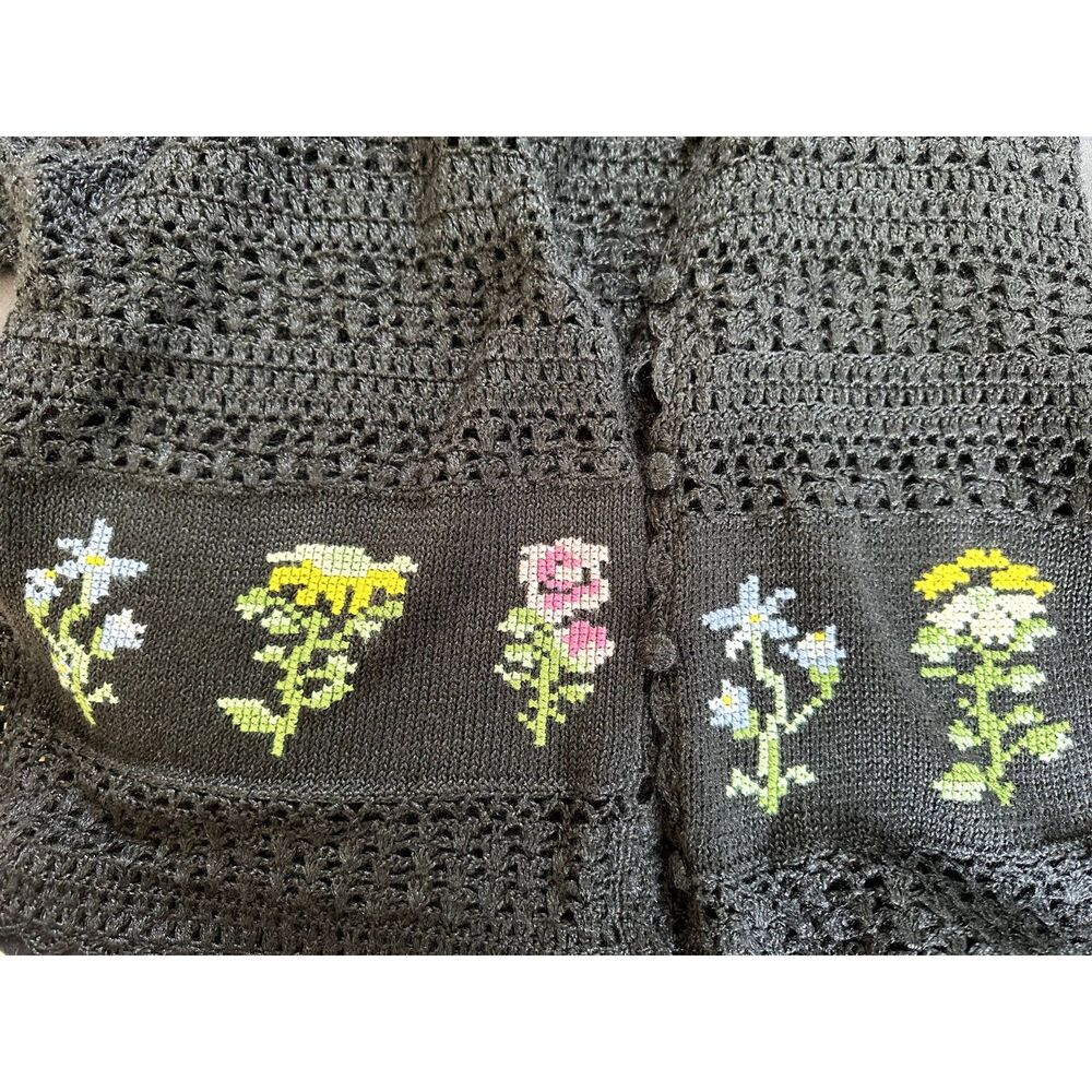 Vintage Black Crochet Cardigan Floral Embroidered Pockets Cottagecore Size L - Picture 5 of 8